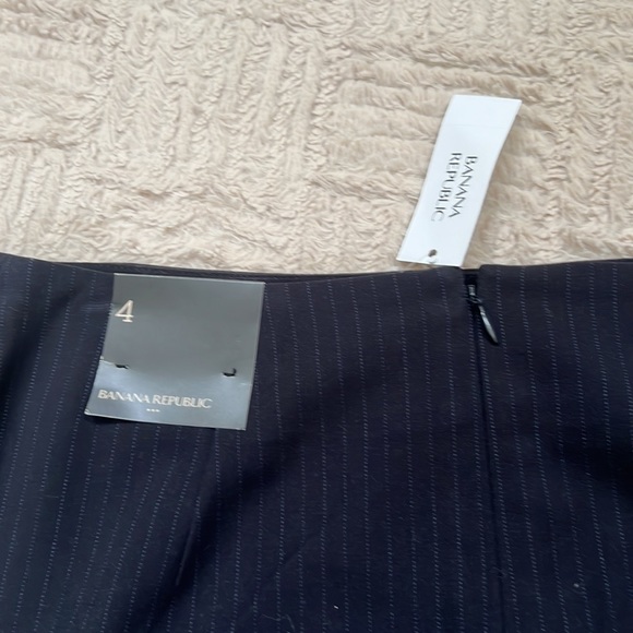 Banana Republic lined skirt, navy pinstripe, Size 4, New with tags - Picture 5 of 16